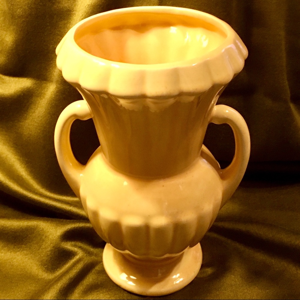 VINTAGE CERAMIC POTTERY MUSTARD YELLOW URN VASE MARKED ‘USA’
